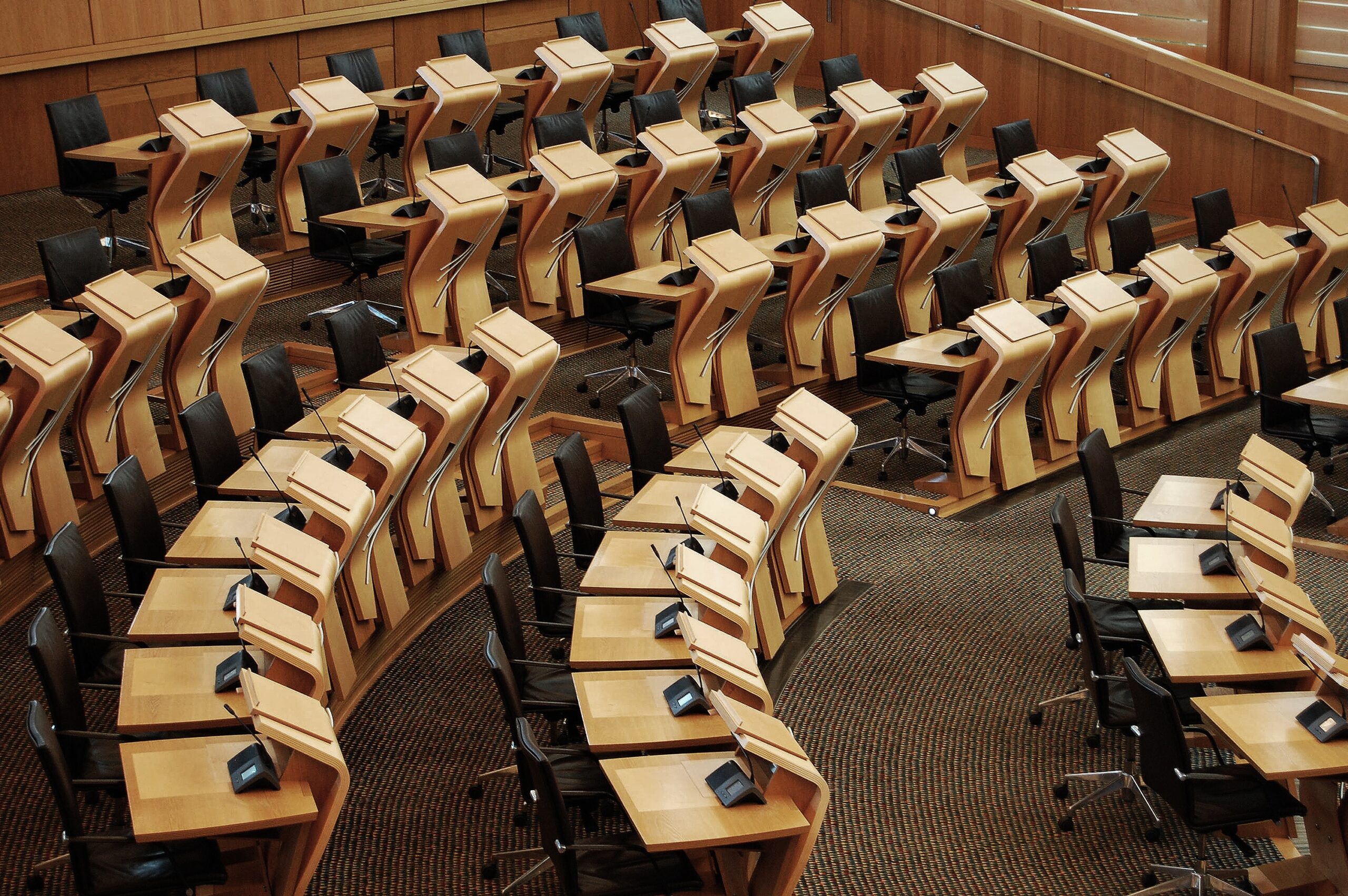horizontal-shot-desks-inside-scottish-parliament-building-scaled